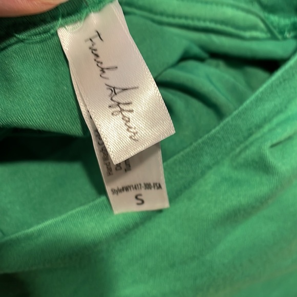 ☘️NWOT French Affair Lucky Tee. Small - Picture 6 of 7